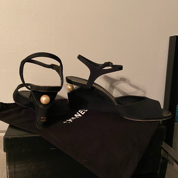 Shoes - Picture 7 of 11